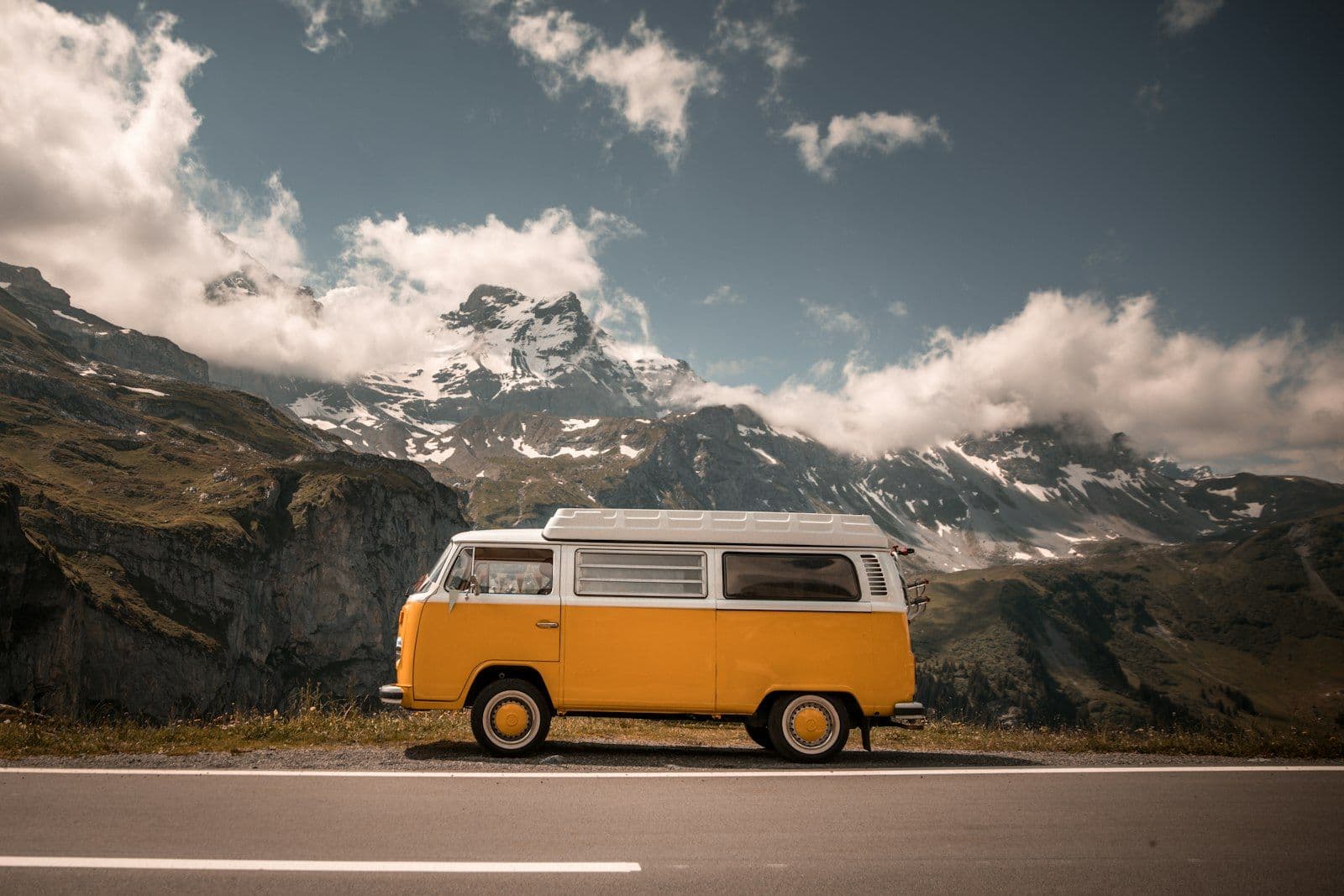 Sprinter, Box Truck, or Semi: What Size Vehicle Does Your Tour Need?